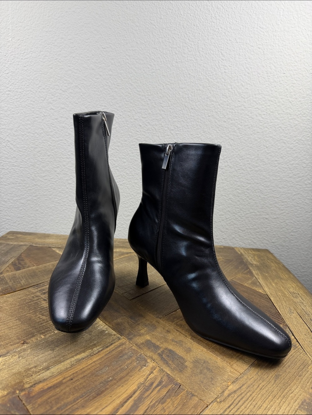 Size 9 Elegant Black Leather Mid-Calf Heeled Boots